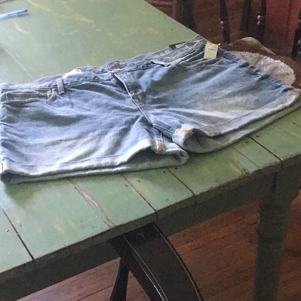 Gap 1969 Low Rise Sexy Boyfriend Shorts - NWT